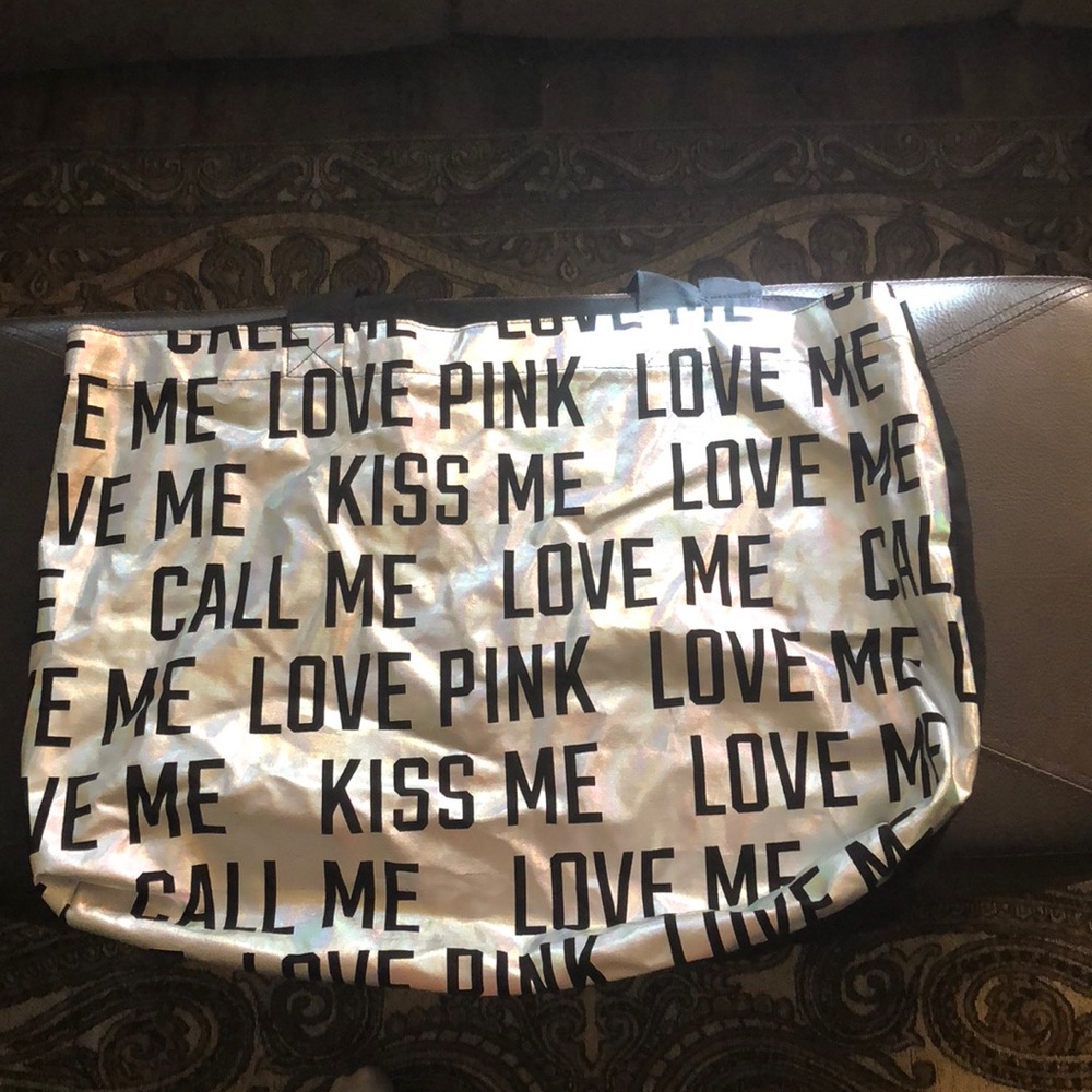 Large Victoria’s Secret tote bag🖤